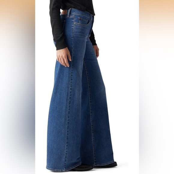 Levi's 318 Shaping Wide Leg Denim Jeans in Clever Girl 29x32 - Picture 3 of 15